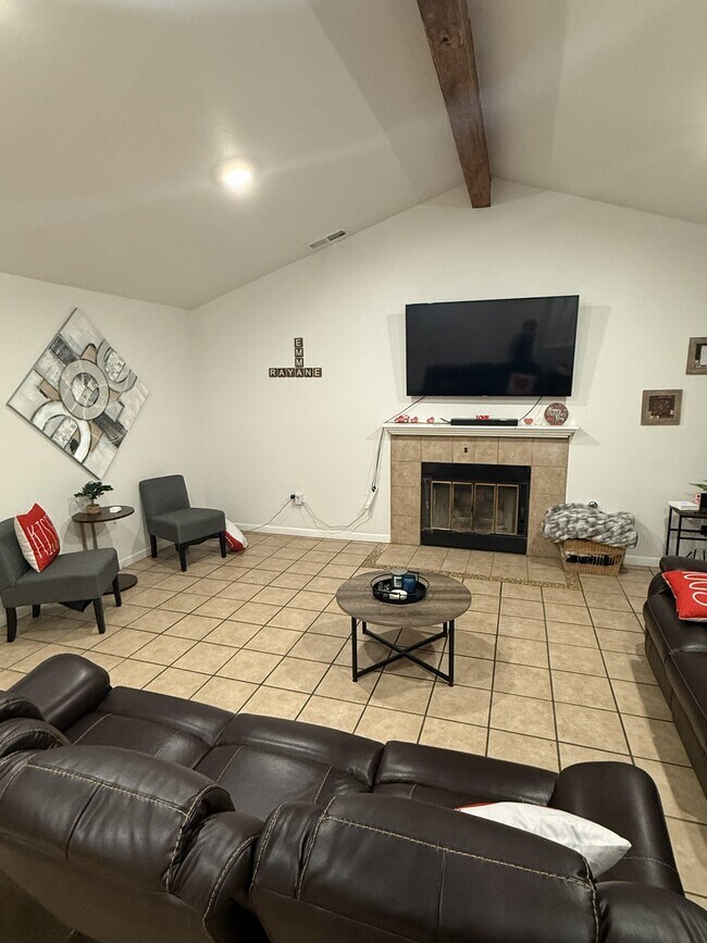 Building Photo - 4610 W Feemster Ave