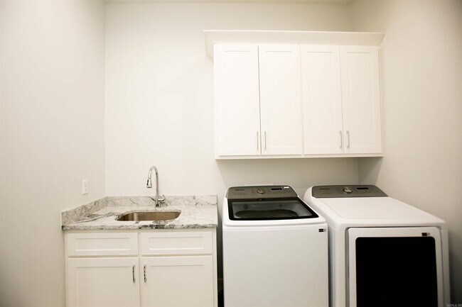 Building Photo - 65 Saffron Cir