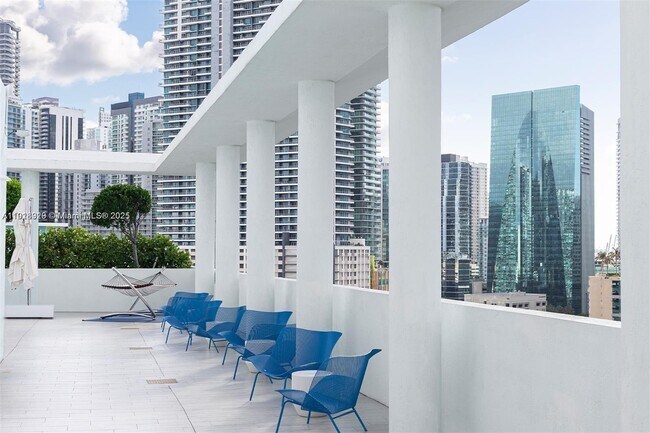 Building Photo - 1600 SW 1st Ave