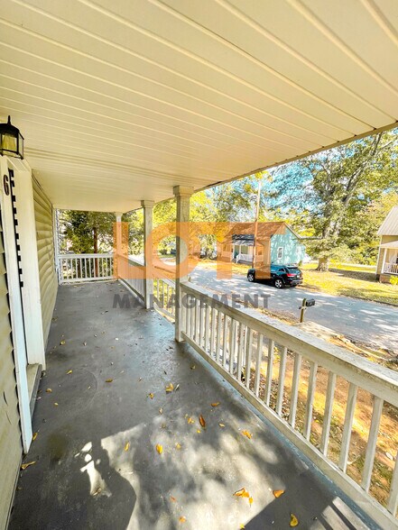 Building Photo - 6 Pelzer St