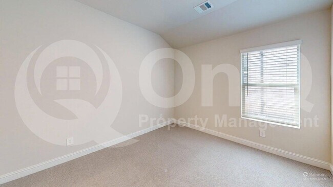 Building Photo - 613 Huntley Dr