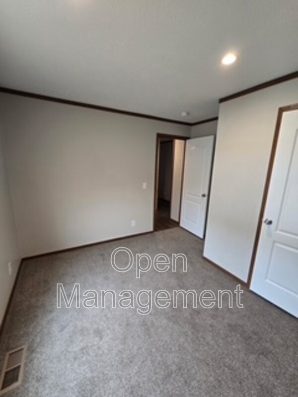 Building Photo - 511 E 1st St