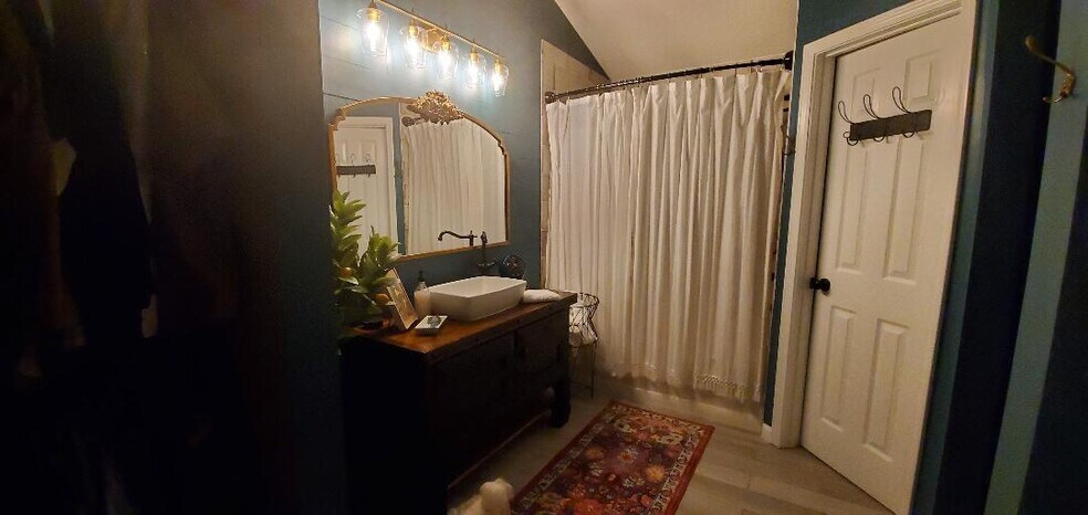 Master Bath - 13216 Companion Ct