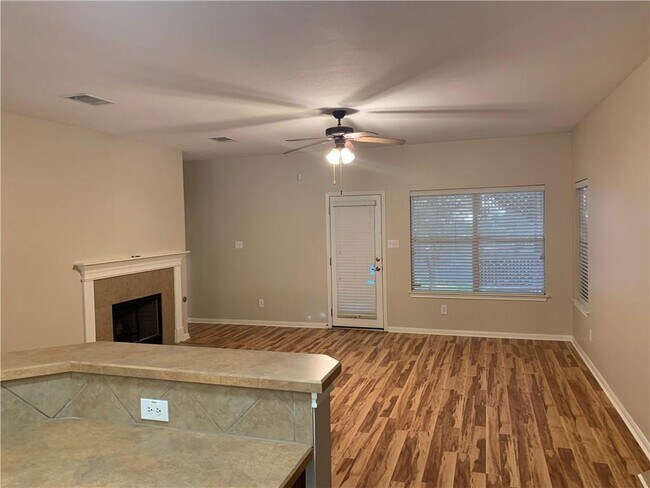 Building Photo - 1118 Boxwood Loop
