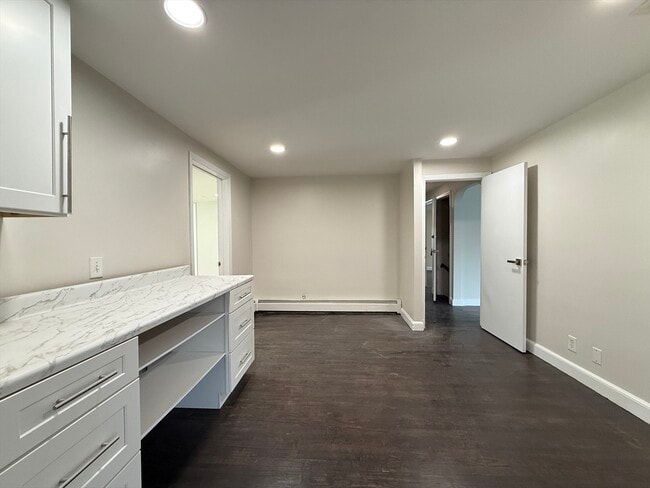 Building Photo - 115 Grove St