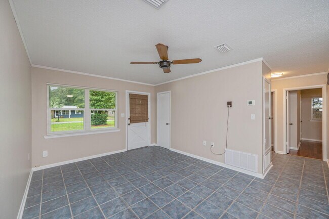 Building Photo - 713 Gibbs Ave