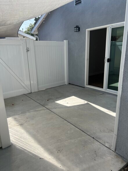 Outdoor patio - 202 N Fairview St