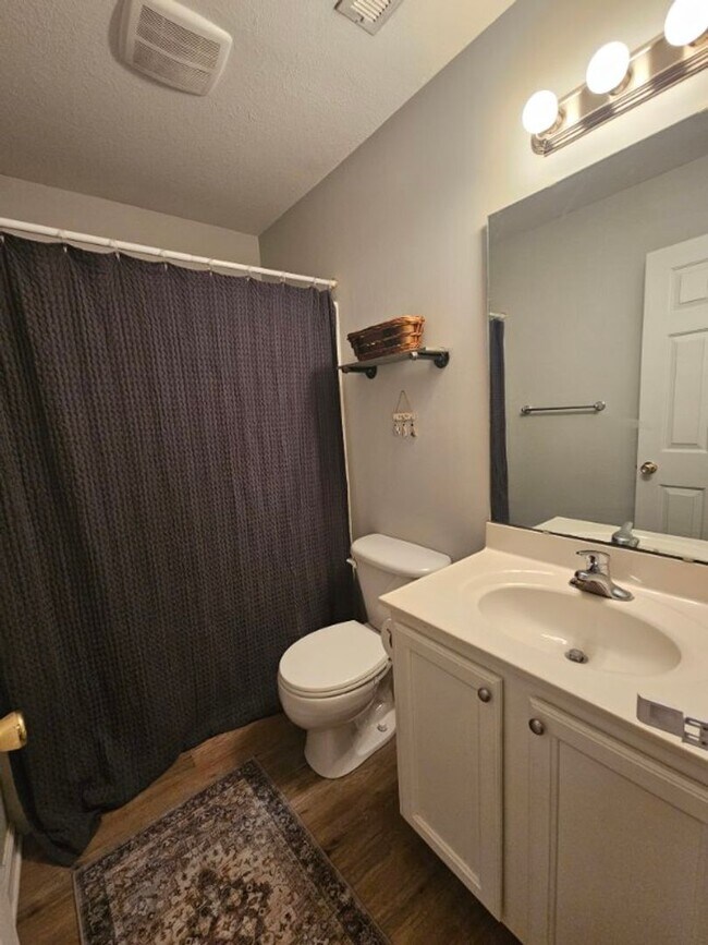 Building Photo - Beautiful 3 Bedroom Home In Jacksonville!