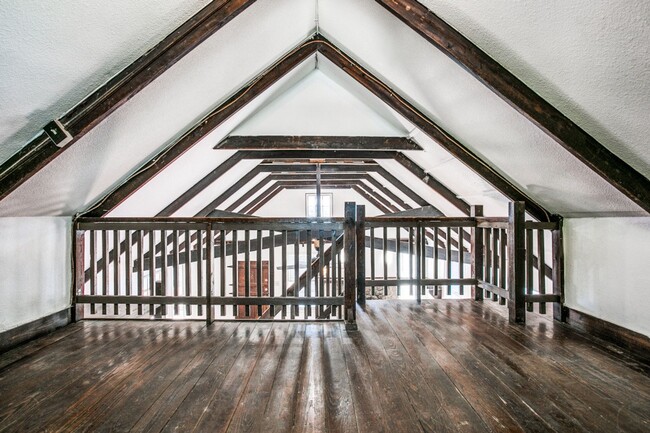 Building Photo - Cozy Rental with Loft near Woodlawn Lake!