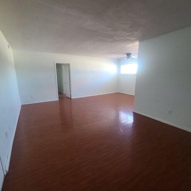 Interior Photo - Harvard Boulevard