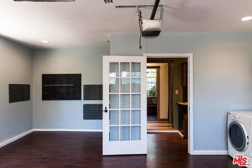 laundry room/ storage etc - 3864 Girard Ave