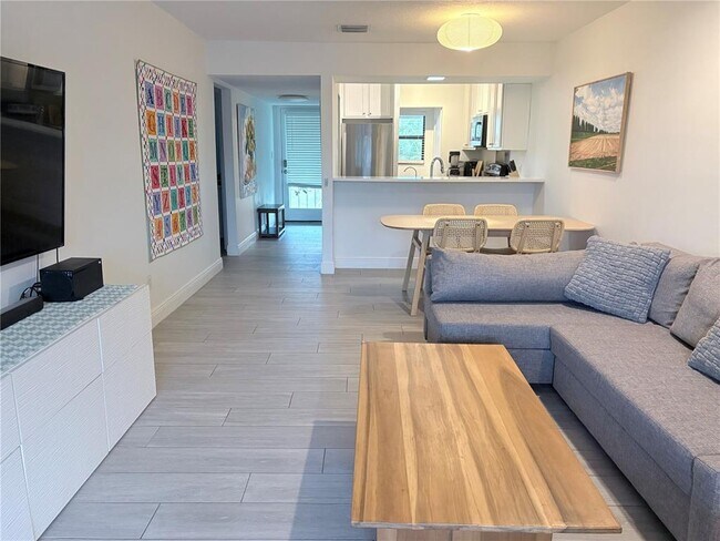 Building Photo - 2806 Plaza Terrace Dr