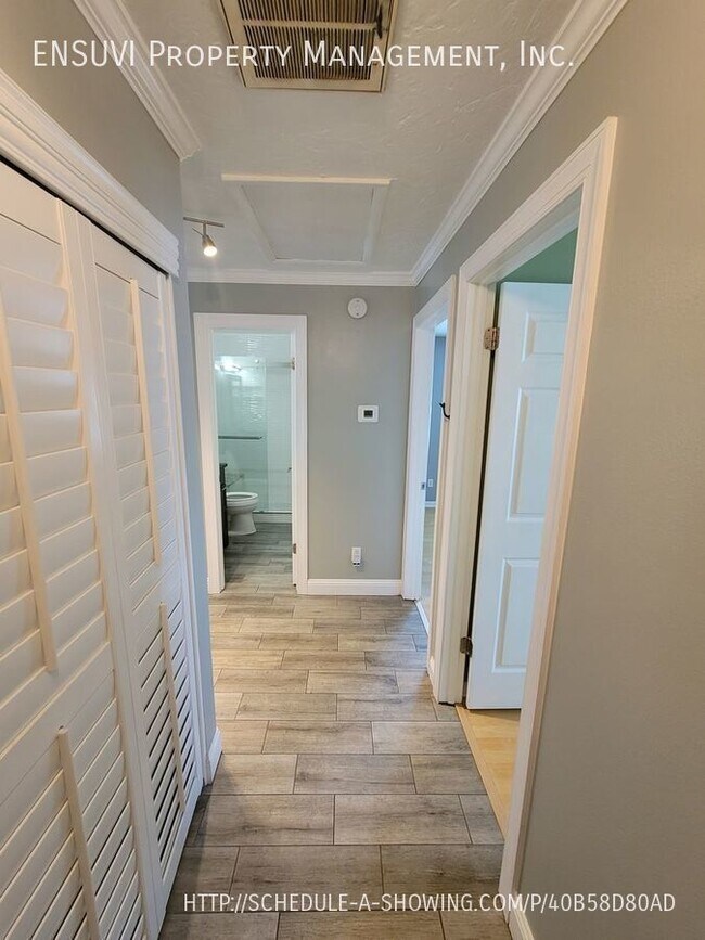 Building Photo - 14220 N Bayshore Dr