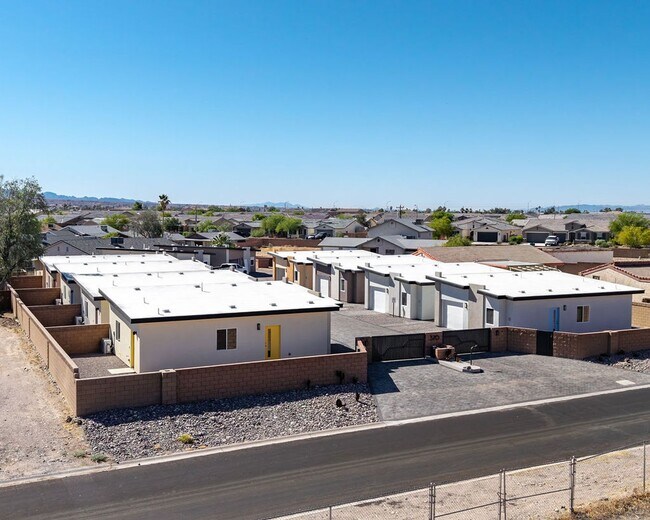 Building Photo - 370 Riverfront Dr