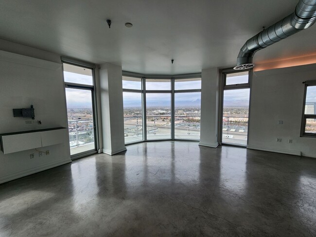 Building Photo - Beautiful Two Bedroom High Rise Condo