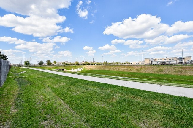 Building Photo - 26302 Sandahl Ct