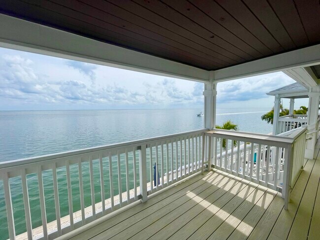 Building Photo - 4730 Coquina Key Dr SE