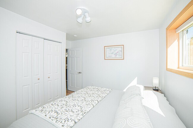 Building Photo - 4801 Canterbury Way