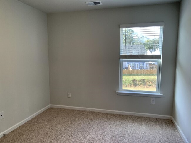 Building Photo - 235 Spencer Cir