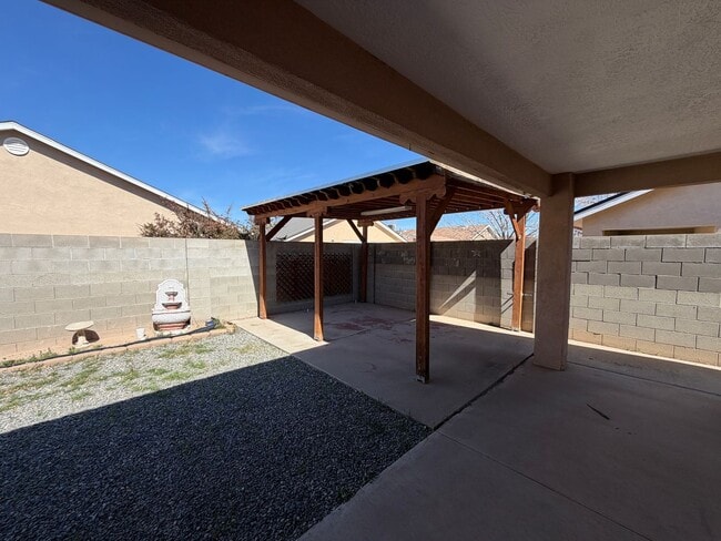 Building Photo - 3 Bedroom Single Story Home Available Near Unser Blvd NW & McMahon Blvd NW!