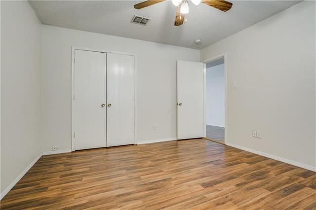 Building Photo - 2620 Clear Brook Dr