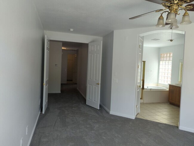 Building Photo - Beautiful 4 Bedroom Home in Coral Canyon