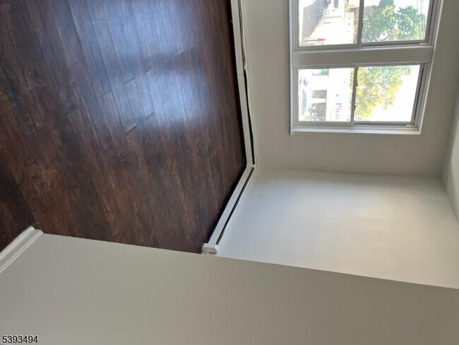 Building Photo - 340 Morris Ave