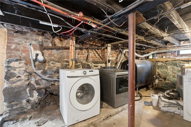 Building Photo - 515 Davisville Rd