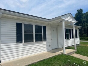 Building Photo - Two bedroom, 1 bath apartment in Burlintgon