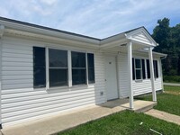 Building Photo - Two bedroom, 1 bath apartment in Burlintgon