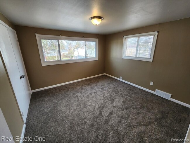 Building Photo - 8741 W Nine Mile Rd