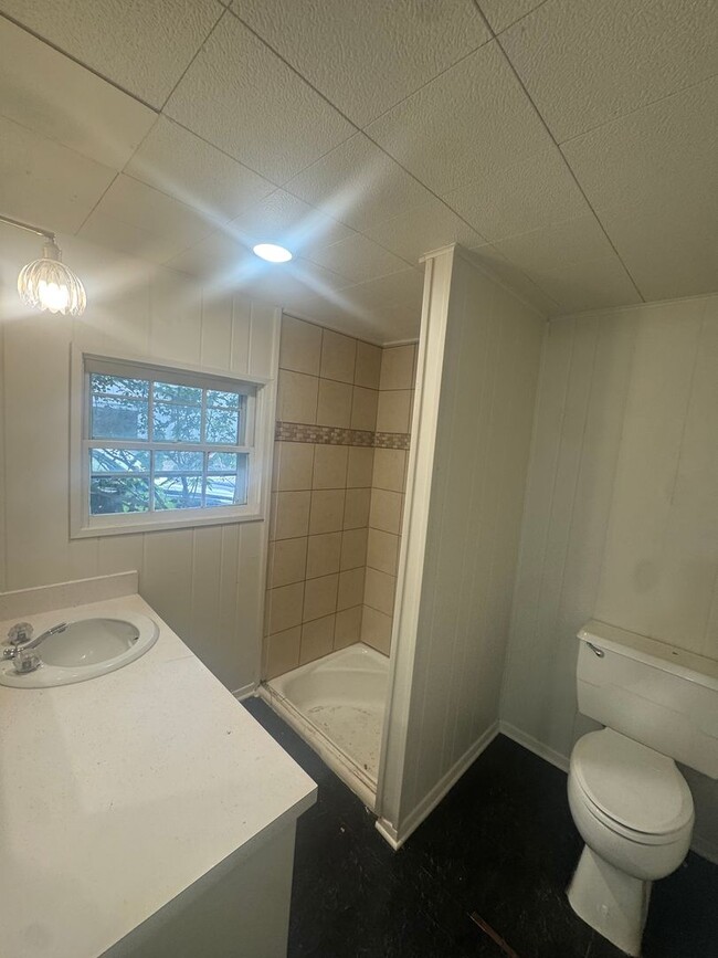 Building Photo - NEWLY RENOVATED - CHARMING 3/2 with STORAGE UNIT and COVERED PARKING