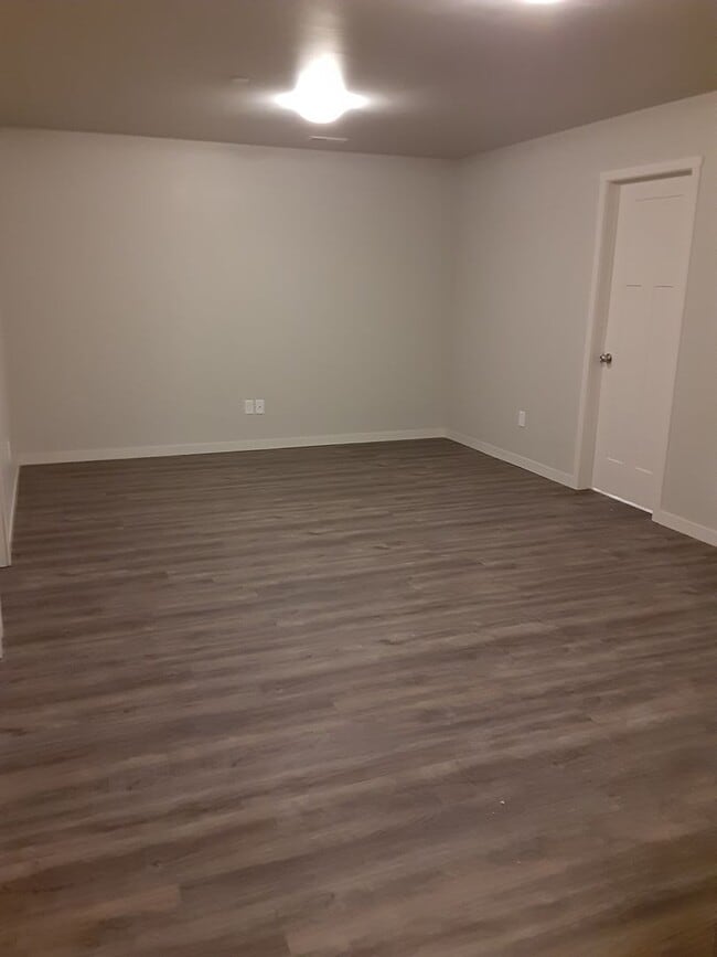 Building Photo - Modern Living in a 3-Bed, 2-Bath Townhome with Attached 2 Car Garage