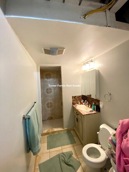 Building Photo - 465 Park Dr