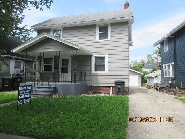 Primary Photo - 2501 Oakridge Rd