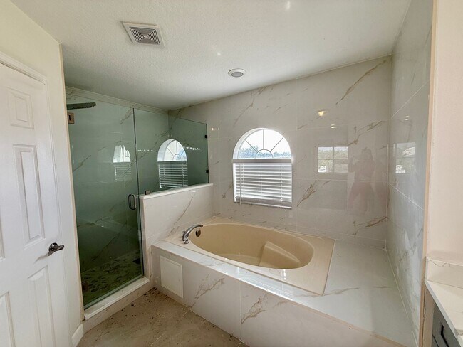 Building Photo - GORGEOUS, Large Completely Renovated Two-Story 4/2.5 PLUS LOFT in POINCIANA VILLAGES!