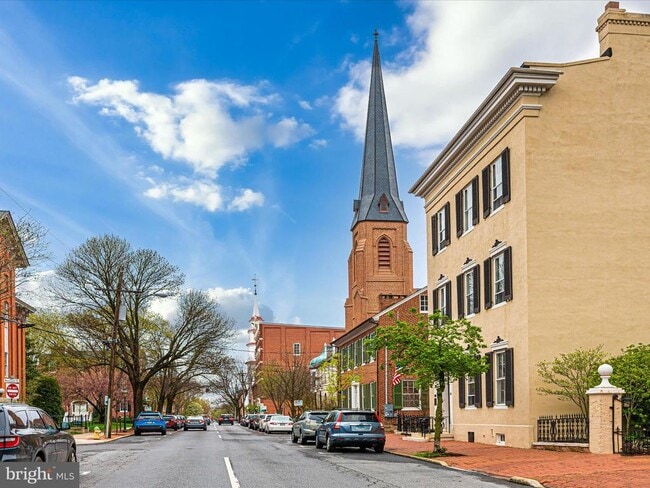 Building Photo - 210 E 2nd St