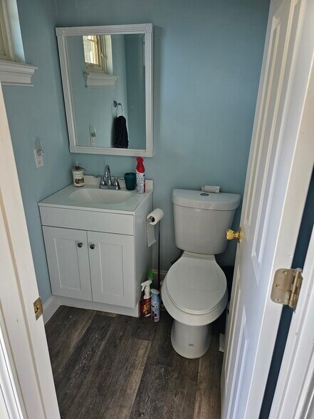 Building Photo - 17 Troy Ln