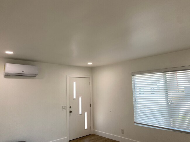 Building Photo - 4410 Highland Ave