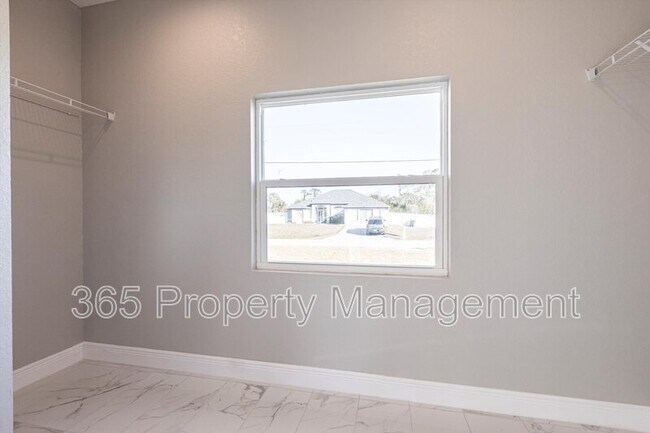 Building Photo - 5534 Fairlane Dr