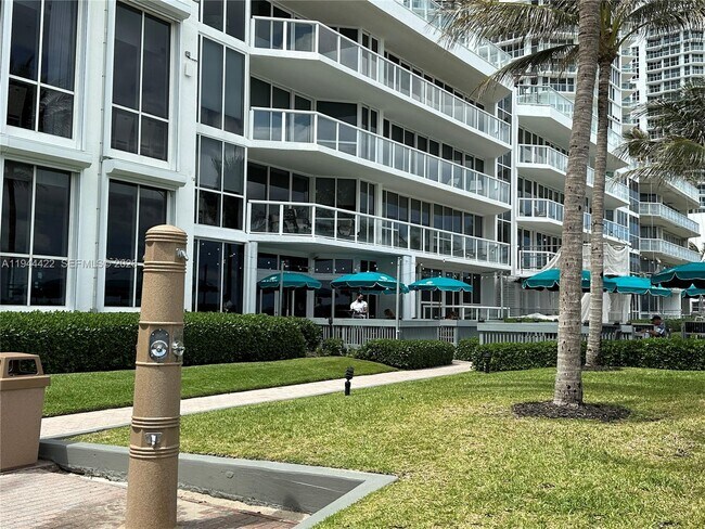 Building Photo - 16500 Collins Ave