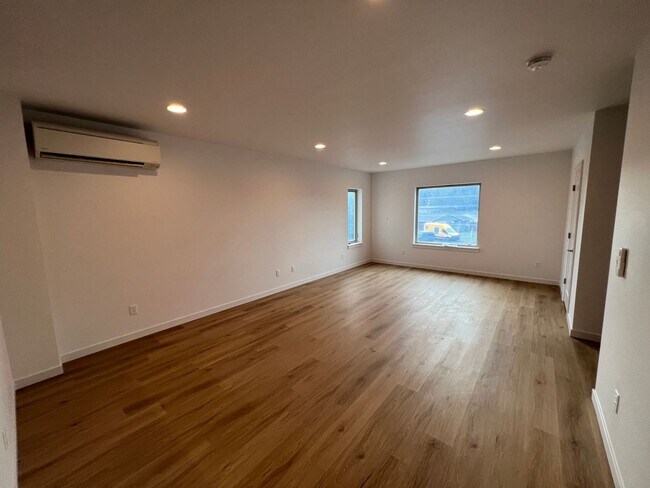 Building Photo - 30515 SW Magnolia Ave