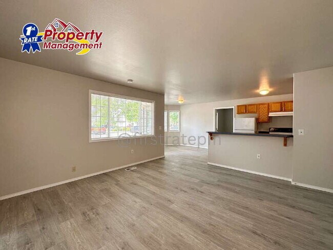 Building Photo - 5843 W Clearview Ln