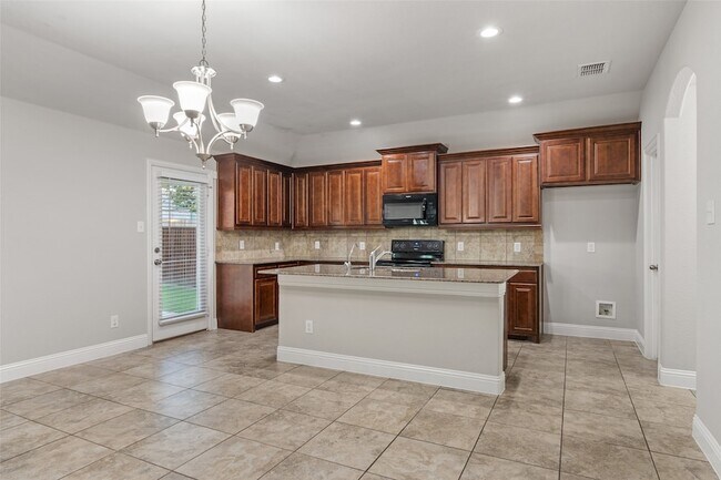 Building Photo - 3733 Cecelia Ln