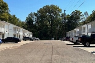 Building Photo - Main Street Villa