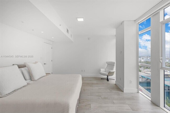 Building Photo - 400 Sunny Isles Blvd