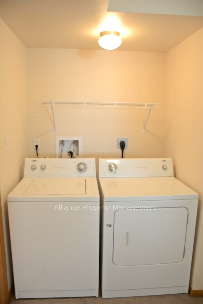 Building Photo - Vattier St. 928-30