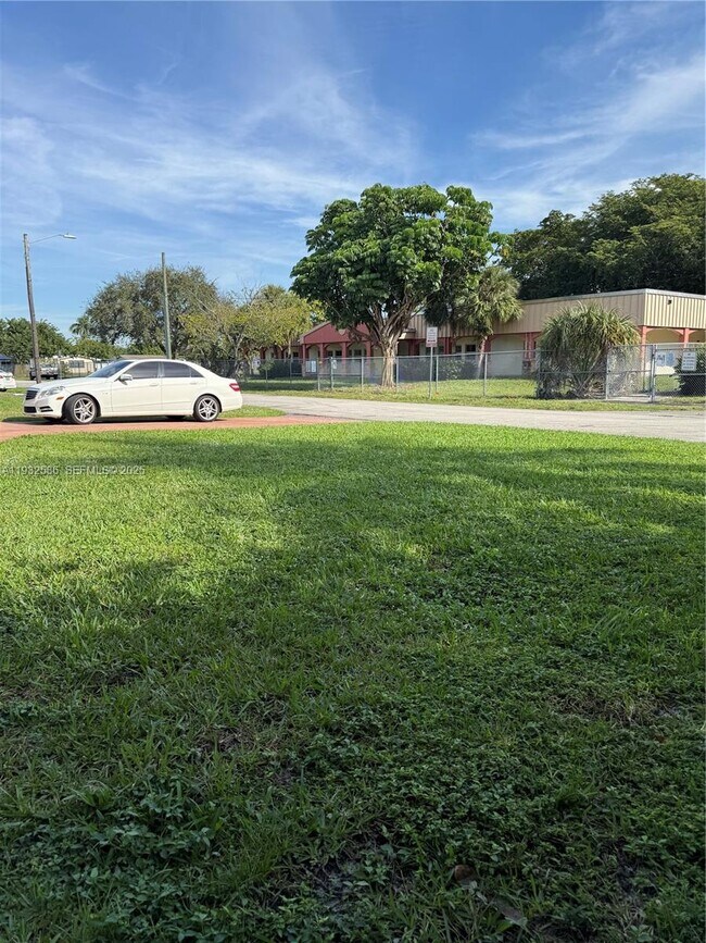 Building Photo - 2706 Montego Dr