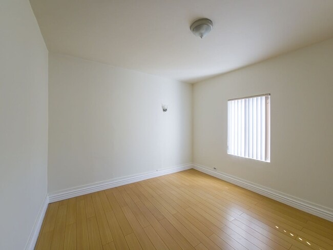 Building Photo - 126 E Garfield Ave