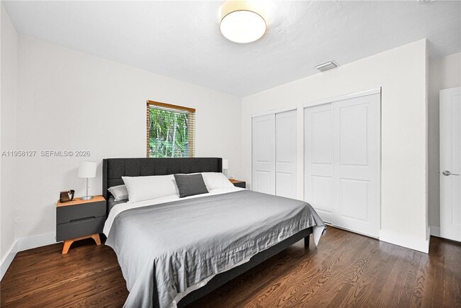 Building Photo - 295 De Leon Dr